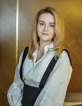 Яна Попова